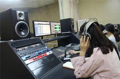 藝術與傳媒系專業(yè)解讀 視覺傳達設計、環(huán)境設計、播音與主持藝術、廣播電視編導